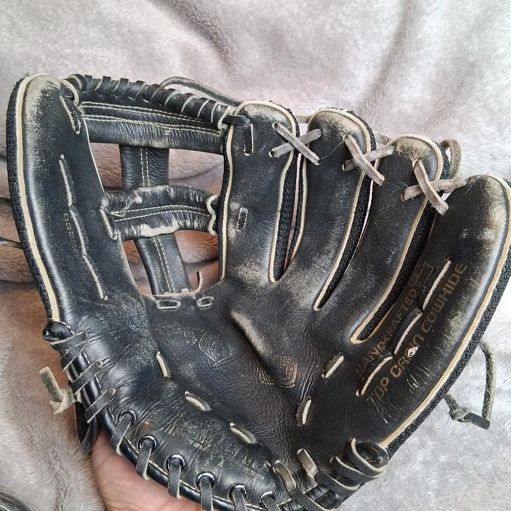 Regent XG700 Baseball Glove Right‎ Hand Throw Black 11